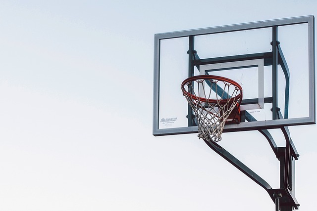 Sådan laver du en basketball med dine hænder